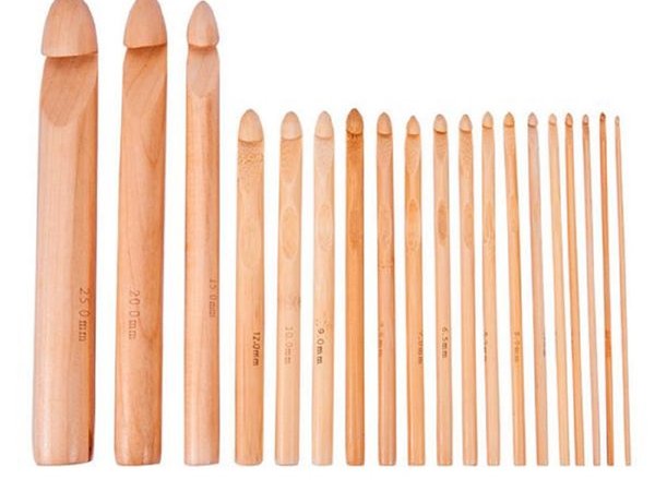 Häkelnadeln aus Holz in verschiedenen Größen von 2mm bis 25 mm